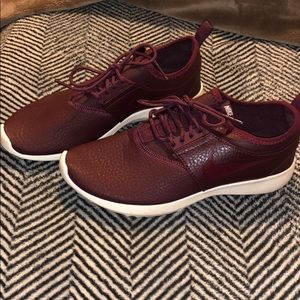 Maroon juvenate Nike’s